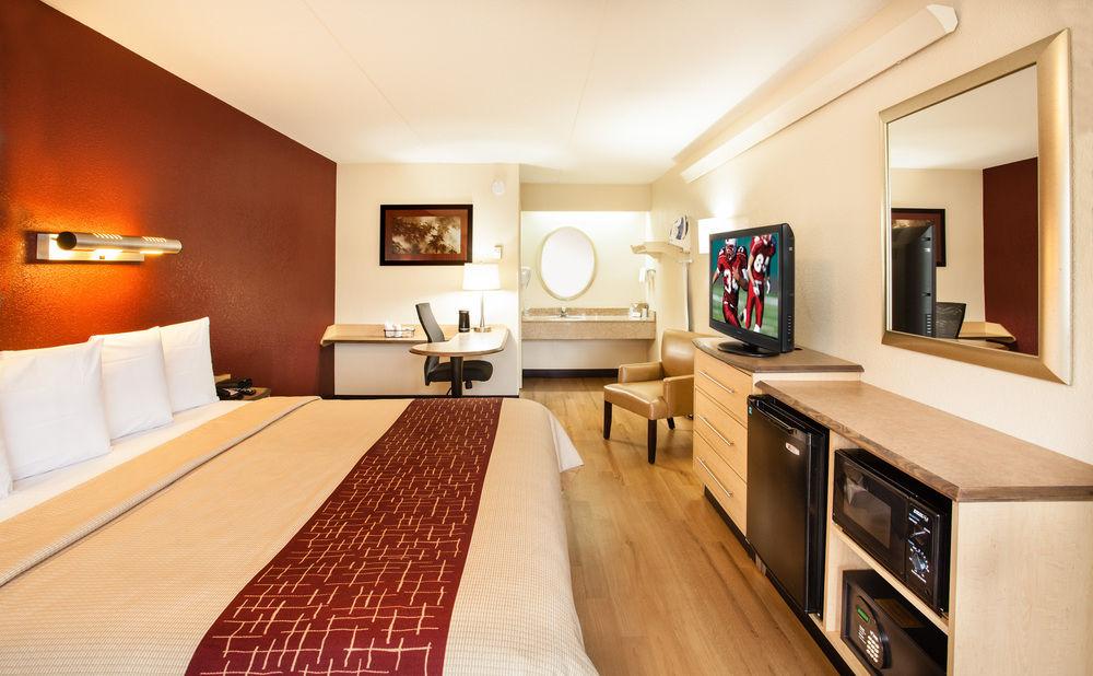 Red Roof Inn Detroit - Dearborn-Greenfield Village Екстер'єр фото
