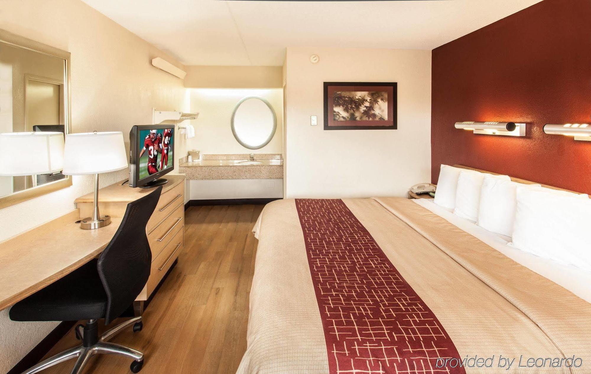 Red Roof Inn Detroit - Dearborn-Greenfield Village Екстер'єр фото