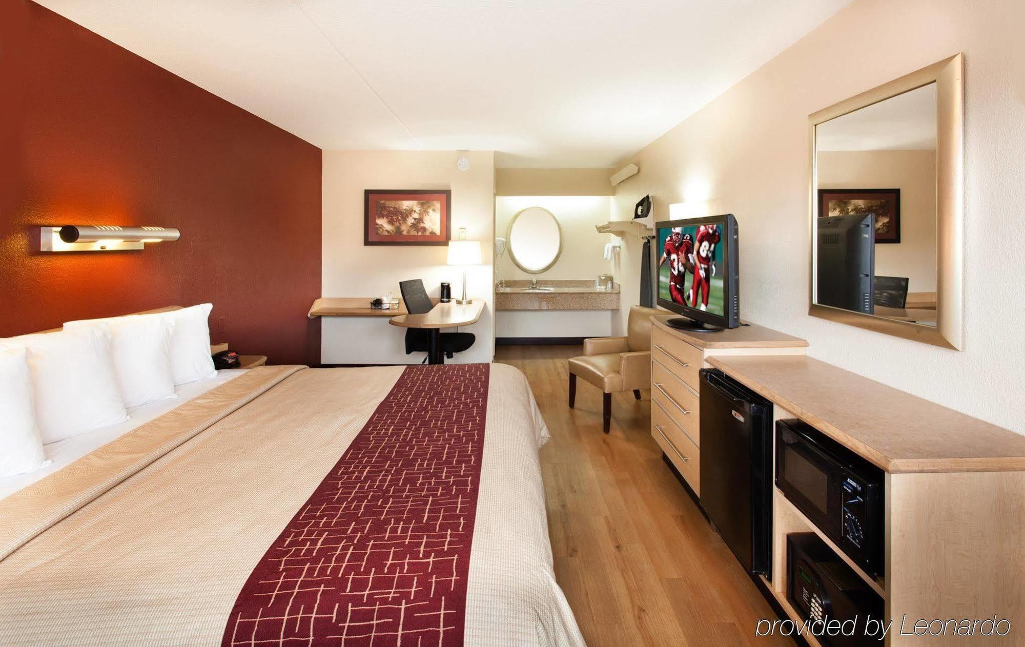 Red Roof Inn Detroit - Dearborn-Greenfield Village Екстер'єр фото