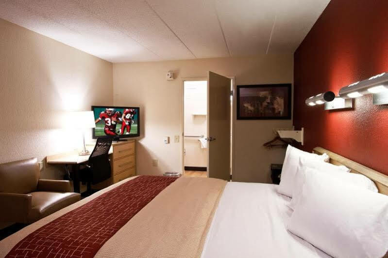 Red Roof Inn Detroit - Dearborn-Greenfield Village Екстер'єр фото